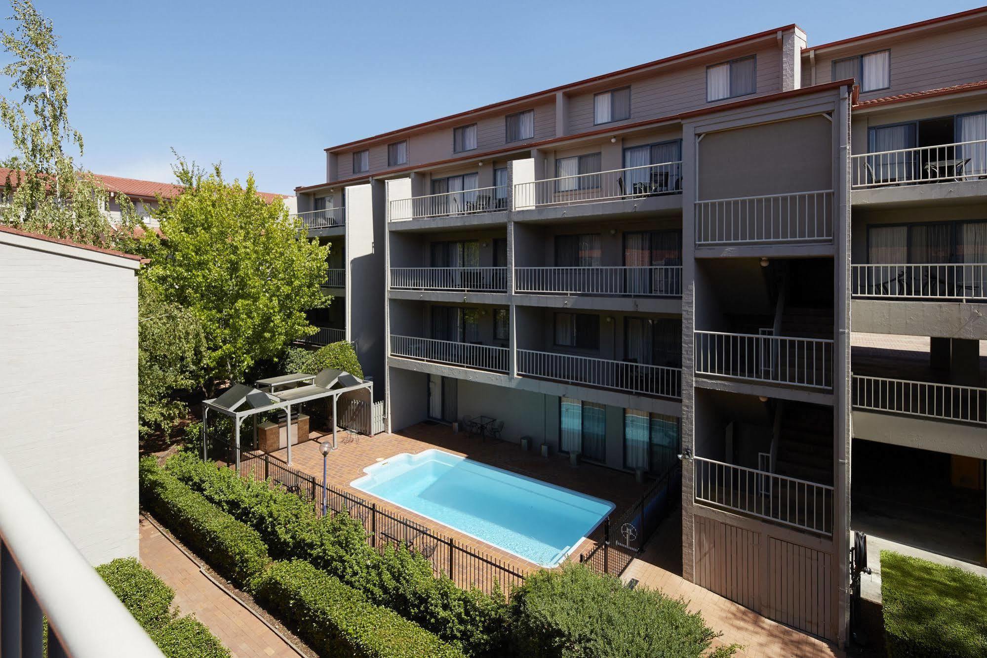 Pinnacle Apartments Canberra Exterior photo